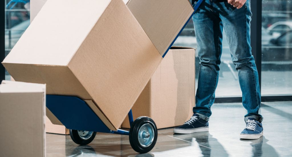 Cómo transportar objetos pesados a un trastero